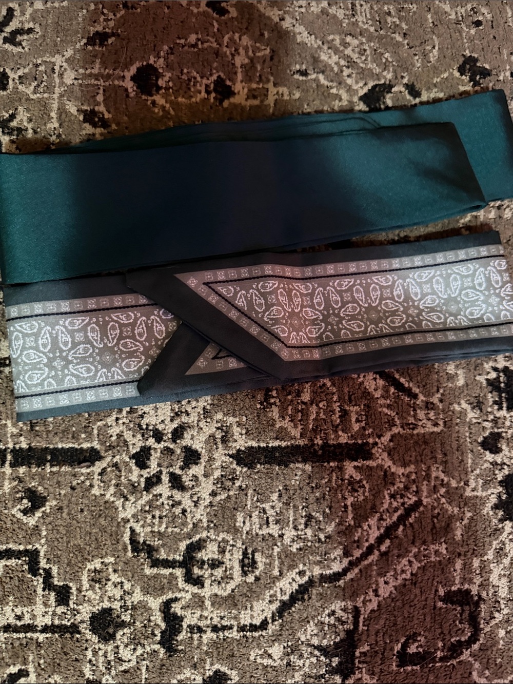 Hunter Twilly and Narrow Scarf